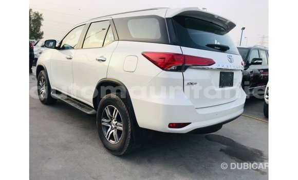 Acheter Import Voiture Toyota Fortuner Blanc à Import - Dubai, Adrar Acheter Import Voiture Toyota Fortuner Blanc à Import - Dubai, Adrar