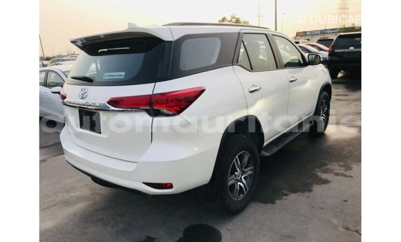 Acheter Import Voiture Toyota Fortuner Blanc à Import - Dubai, Adrar Acheter Import Voiture Toyota Fortuner Blanc à Import - Dubai, Adrar
