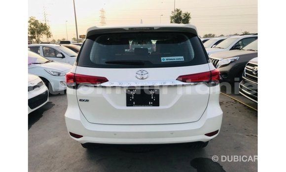 Acheter Import Voiture Toyota Fortuner Blanc à Import - Dubai, Adrar Acheter Import Voiture Toyota Fortuner Blanc à Import - Dubai, Adrar