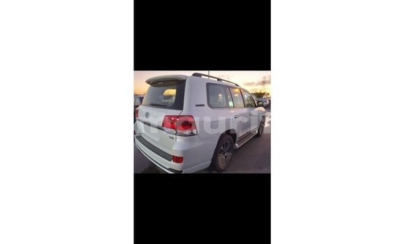 Acheter Import Voiture Toyota Land Cruiser Blanc à Import - Dubai, Adrar Acheter Import Voiture Toyota Land Cruiser Blanc à Import - Dubai, Adrar