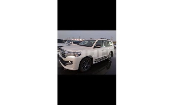 Acheter Import Voiture Toyota Land Cruiser Blanc à Import - Dubai, Adrar Acheter Import Voiture Toyota Land Cruiser Blanc à Import - Dubai, Adrar