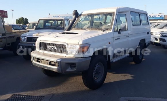 Acheter Import Voiture Toyota Land Cruiser Blanc à Import - Dubai, Adrar Acheter Import Voiture Toyota Land Cruiser Blanc à Import - Dubai, Adrar