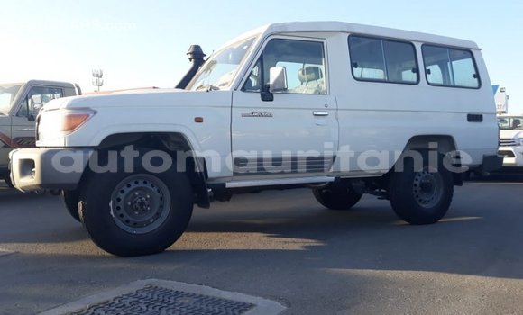 Acheter Import Voiture Toyota Land Cruiser Blanc à Import - Dubai, Adrar Acheter Import Voiture Toyota Land Cruiser Blanc à Import - Dubai, Adrar