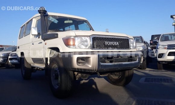 Acheter Import Voiture Toyota Land Cruiser Blanc à Import - Dubai, Adrar Acheter Import Voiture Toyota Land Cruiser Blanc à Import - Dubai, Adrar