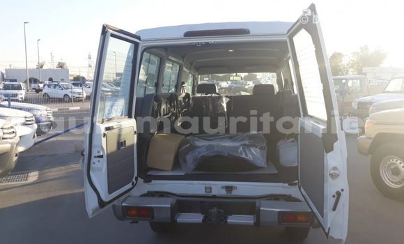 Acheter Import Voiture Toyota Land Cruiser Blanc à Import - Dubai, Adrar Acheter Import Voiture Toyota Land Cruiser Blanc à Import - Dubai, Adrar