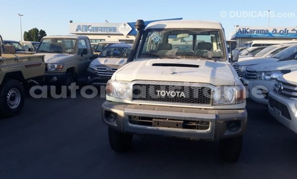 Acheter Import Voiture Toyota Land Cruiser Blanc à Import - Dubai, Adrar Acheter Import Voiture Toyota Land Cruiser Blanc à Import - Dubai, Adrar
