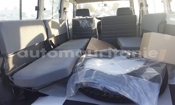 Acheter Import Voiture Toyota Land Cruiser Blanc à Import - Dubai, Adrar Acheter Import Voiture Toyota Land Cruiser Blanc à Import - Dubai, Adrar
