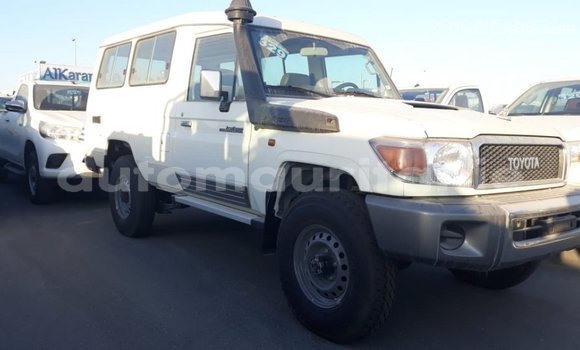 Acheter Import Voiture Toyota Land Cruiser Blanc à Import - Dubai, Adrar Acheter Import Voiture Toyota Land Cruiser Blanc à Import - Dubai, Adrar