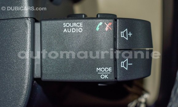 Acheter Import Voiture Renault Duster Blanc à Import - Dubai, Adrar Acheter Import Voiture Renault Duster Blanc à Import - Dubai, Adrar