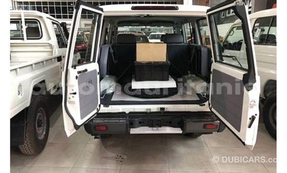 Acheter Import Voiture Toyota Land Cruiser Blanc à Import - Dubai, Adrar Acheter Import Voiture Toyota Land Cruiser Blanc à Import - Dubai, Adrar
