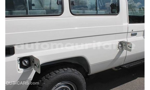 Acheter Import Voiture Toyota Land Cruiser Blanc à Import - Dubai, Adrar Acheter Import Voiture Toyota Land Cruiser Blanc à Import - Dubai, Adrar