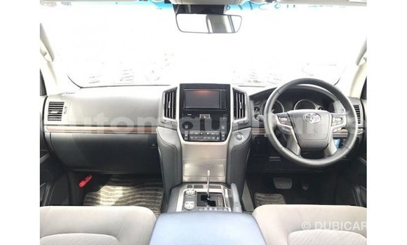 Buy Import Toyota Land Cruiser White Car in Import - Dubai in Adrar Buy Import Toyota Land Cruiser White Car in Import - Dubai in Adrar