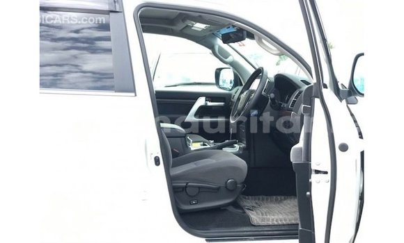 Buy Import Toyota Land Cruiser White Car in Import - Dubai in Adrar Buy Import Toyota Land Cruiser White Car in Import - Dubai in Adrar
