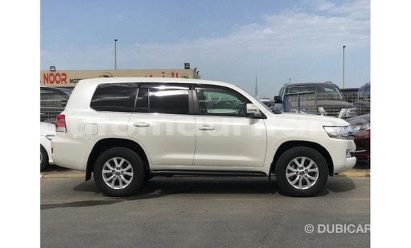 Buy Import Toyota Land Cruiser White Car in Import - Dubai in Adrar Buy Import Toyota Land Cruiser White Car in Import - Dubai in Adrar
