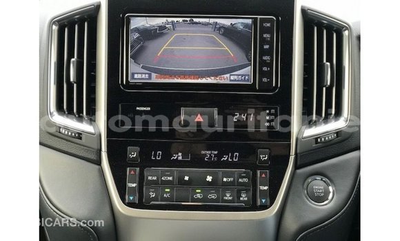 Buy Import Toyota Land Cruiser White Car in Import - Dubai in Adrar Buy Import Toyota Land Cruiser White Car in Import - Dubai in Adrar