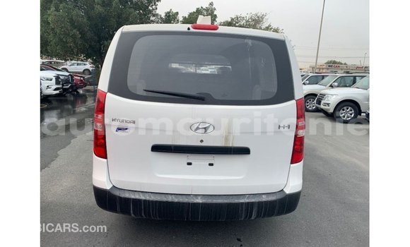 Acheter Import Voiture Hyundai Cargo Blanc à Import - Dubai, Adrar Acheter Import Voiture Hyundai Cargo Blanc à Import - Dubai, Adrar