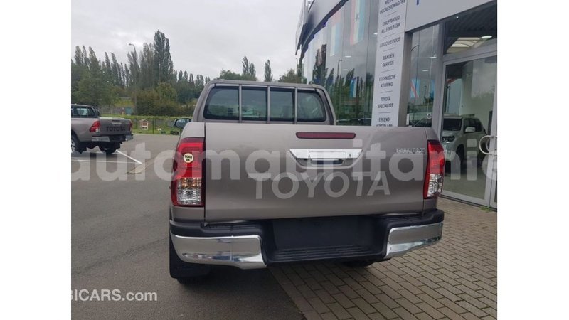 Big with watermark toyota hilux adrar import dubai 3108