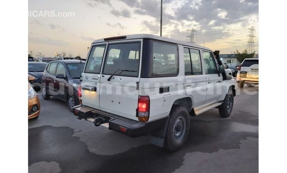 Acheter Import Voiture Toyota Land Cruiser Blanc à Import - Dubai, Adrar Acheter Import Voiture Toyota Land Cruiser Blanc à Import - Dubai, Adrar