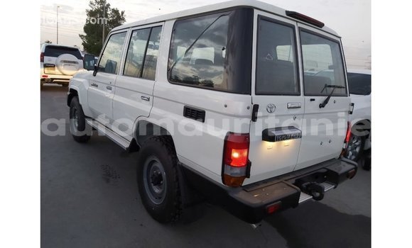 Acheter Import Voiture Toyota Land Cruiser Blanc à Import - Dubai, Adrar Acheter Import Voiture Toyota Land Cruiser Blanc à Import - Dubai, Adrar