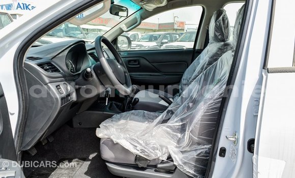 Acheter Import Voiture Mitsubishi L200 Blanc à Import - Dubai, Adrar Acheter Import Voiture Mitsubishi L200 Blanc à Import - Dubai, Adrar