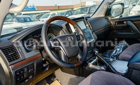 Buy Import Toyota Land Cruiser White Car in Import - Dubai in Adrar Buy Import Toyota Land Cruiser White Car in Import - Dubai in Adrar