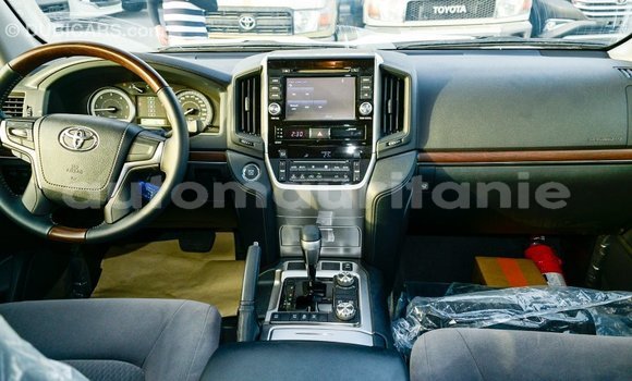 Buy Import Toyota Land Cruiser White Car in Import - Dubai in Adrar Buy Import Toyota Land Cruiser White Car in Import - Dubai in Adrar