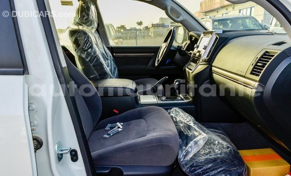 Buy Import Toyota Land Cruiser White Car in Import - Dubai in Adrar Buy Import Toyota Land Cruiser White Car in Import - Dubai in Adrar