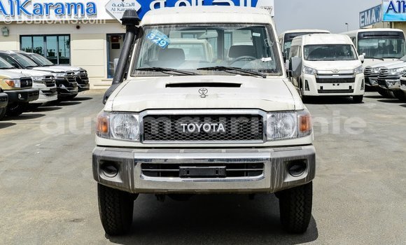 Acheter Import Voiture Toyota Land Cruiser Blanc à Import - Dubai, Adrar Acheter Import Voiture Toyota Land Cruiser Blanc à Import - Dubai, Adrar