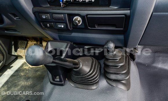 Acheter Import Voiture Toyota Land Cruiser Blanc à Import - Dubai, Adrar Acheter Import Voiture Toyota Land Cruiser Blanc à Import - Dubai, Adrar