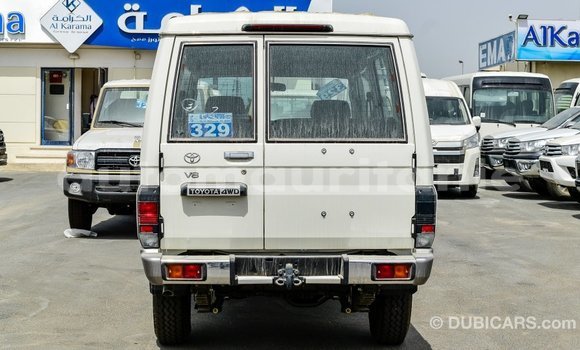 Acheter Import Voiture Toyota Land Cruiser Blanc à Import - Dubai, Adrar Acheter Import Voiture Toyota Land Cruiser Blanc à Import - Dubai, Adrar