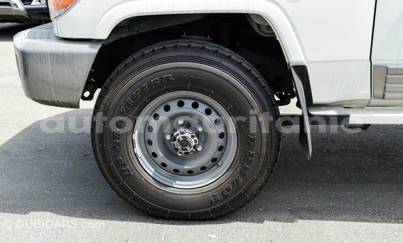 Acheter Import Voiture Toyota Land Cruiser Blanc à Import - Dubai, Adrar Acheter Import Voiture Toyota Land Cruiser Blanc à Import - Dubai, Adrar