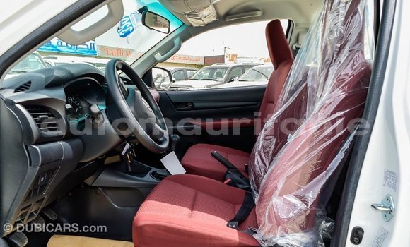 Acheter Import Voiture Toyota Hilux Blanc à Import - Dubai, Adrar Acheter Import Voiture Toyota Hilux Blanc à Import - Dubai, Adrar