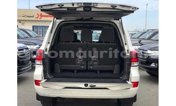 Acheter Import Voiture Toyota Land Cruiser Blanc à Import - Dubai, Adrar Acheter Import Voiture Toyota Land Cruiser Blanc à Import - Dubai, Adrar