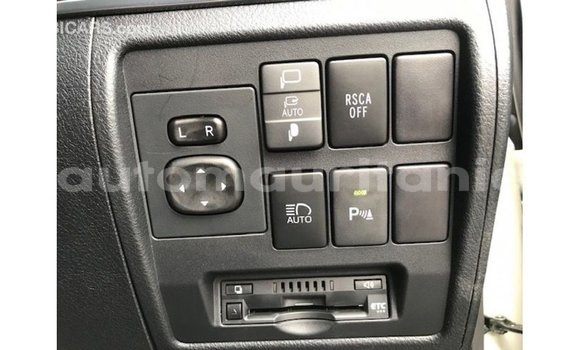 Acheter Import Voiture Toyota Land Cruiser Blanc à Import - Dubai, Adrar Acheter Import Voiture Toyota Land Cruiser Blanc à Import - Dubai, Adrar