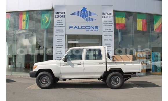 Acheter Import Voiture Toyota Land Cruiser Blanc à Import - Dubai, Adrar Acheter Import Voiture Toyota Land Cruiser Blanc à Import - Dubai, Adrar