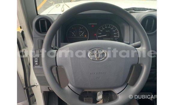 Buy Import Toyota Land Cruiser White Car in Import - Dubai in Adrar Buy Import Toyota Land Cruiser White Car in Import - Dubai in Adrar