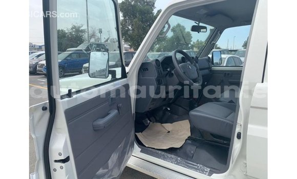 Buy Import Toyota Land Cruiser White Car in Import - Dubai in Adrar Buy Import Toyota Land Cruiser White Car in Import - Dubai in Adrar