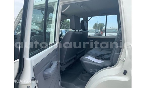 Buy Import Toyota Land Cruiser White Car in Import - Dubai in Adrar Buy Import Toyota Land Cruiser White Car in Import - Dubai in Adrar