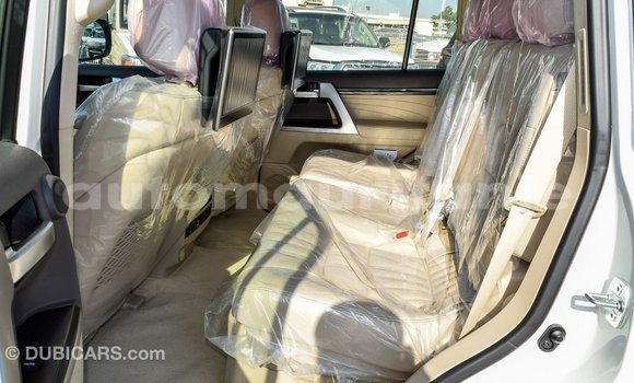 Acheter Import Voiture Toyota Land Cruiser Blanc à Import - Dubai, Adrar Acheter Import Voiture Toyota Land Cruiser Blanc à Import - Dubai, Adrar