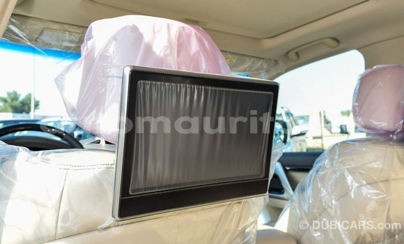 Acheter Import Voiture Toyota Land Cruiser Blanc à Import - Dubai, Adrar Acheter Import Voiture Toyota Land Cruiser Blanc à Import - Dubai, Adrar