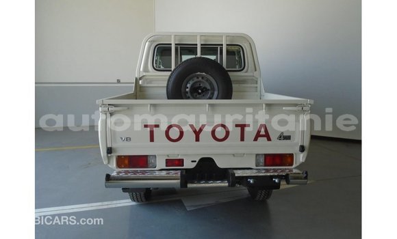 Buy Import Toyota Land Cruiser White Car in Import - Dubai in Adrar Buy Import Toyota Land Cruiser White Car in Import - Dubai in Adrar