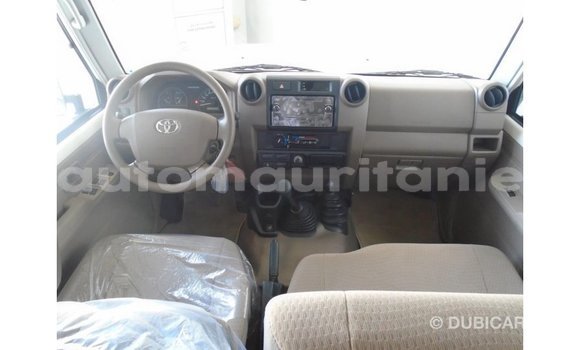 Buy Import Toyota Land Cruiser White Car in Import - Dubai in Adrar Buy Import Toyota Land Cruiser White Car in Import - Dubai in Adrar
