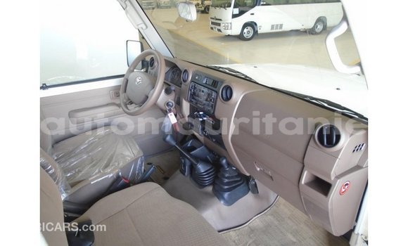 Buy Import Toyota Land Cruiser White Car in Import - Dubai in Adrar Buy Import Toyota Land Cruiser White Car in Import - Dubai in Adrar