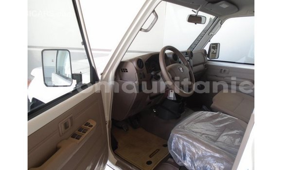 Buy Import Toyota Land Cruiser White Car in Import - Dubai in Adrar Buy Import Toyota Land Cruiser White Car in Import - Dubai in Adrar