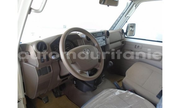Buy Import Toyota Land Cruiser White Car in Import - Dubai in Adrar Buy Import Toyota Land Cruiser White Car in Import - Dubai in Adrar