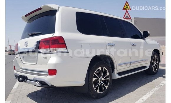 Acheter Import Voiture Toyota Land Cruiser Blanc à Import - Dubai, Adrar Acheter Import Voiture Toyota Land Cruiser Blanc à Import - Dubai, Adrar