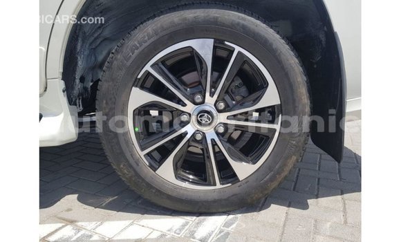 Acheter Import Voiture Toyota Land Cruiser Blanc à Import - Dubai, Adrar Acheter Import Voiture Toyota Land Cruiser Blanc à Import - Dubai, Adrar