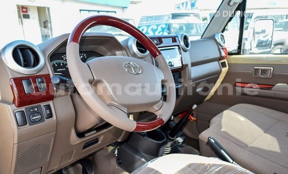 Acheter Import Voiture Toyota Land Cruiser Beige à Import - Dubai, Adrar Acheter Import Voiture Toyota Land Cruiser Beige à Import - Dubai, Adrar