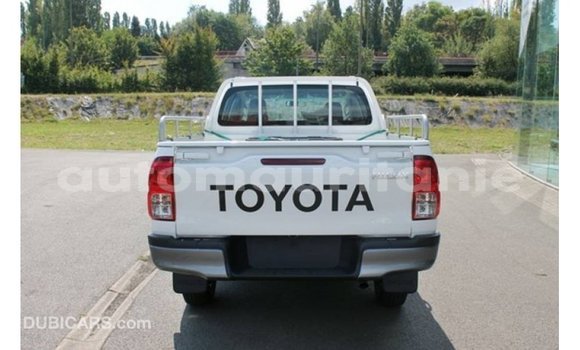 Buy Import Toyota Hilux White Car in Import - Dubai in Adrar Buy Import Toyota Hilux White Car in Import - Dubai in Adrar