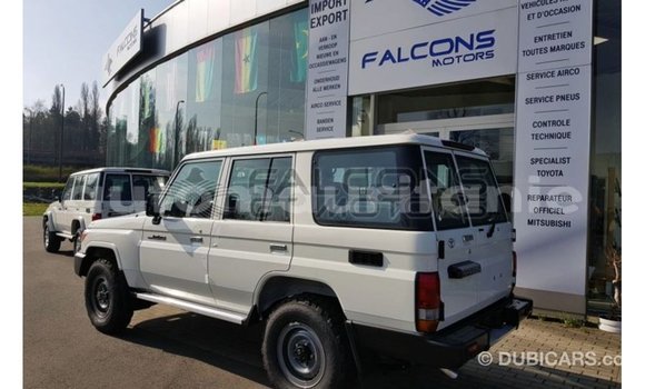 Buy Import Toyota Land Cruiser White Car in Import - Dubai in Adrar Buy Import Toyota Land Cruiser White Car in Import - Dubai in Adrar